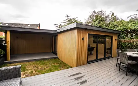 Large garden annexe with decking and outdoor dining area